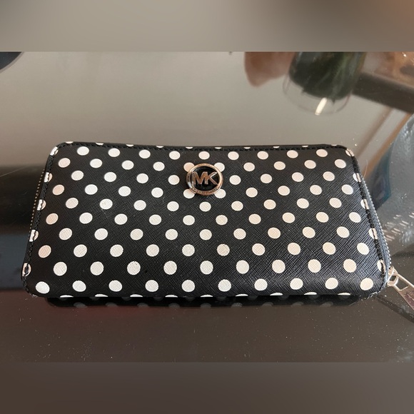MK wallet - Picture 1 of 3
